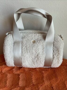Lululemon Mini Duffle Bag *Fleece - Bone/Gold